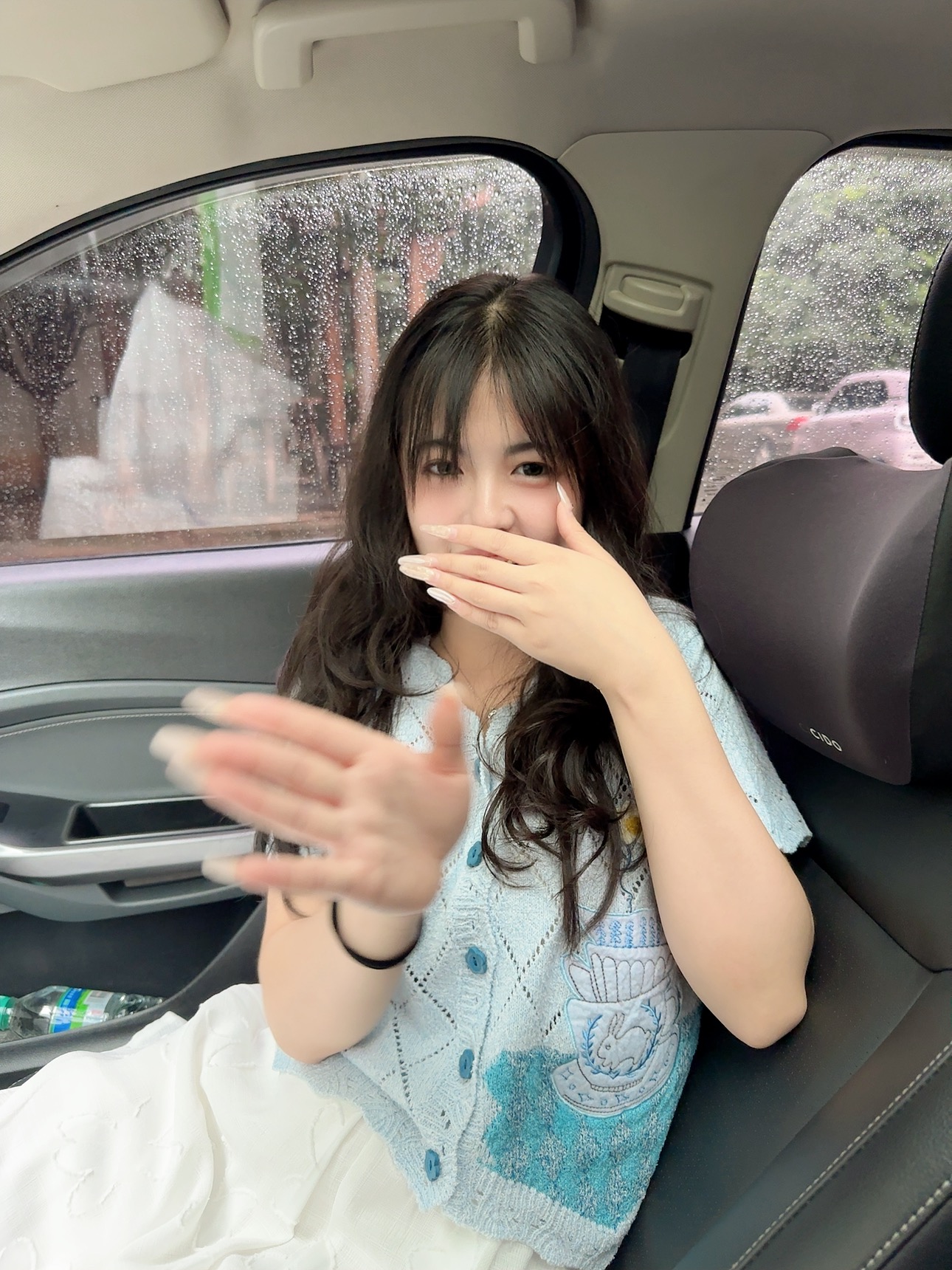 雨中同行